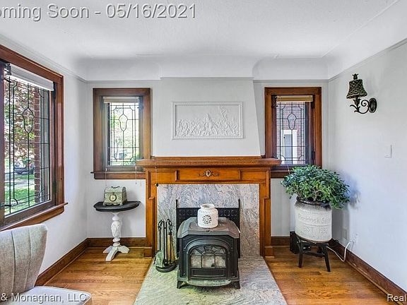 5th image of 423 Belanger St