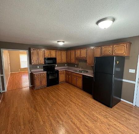 3rd image of 300 Fitzgerald Dr