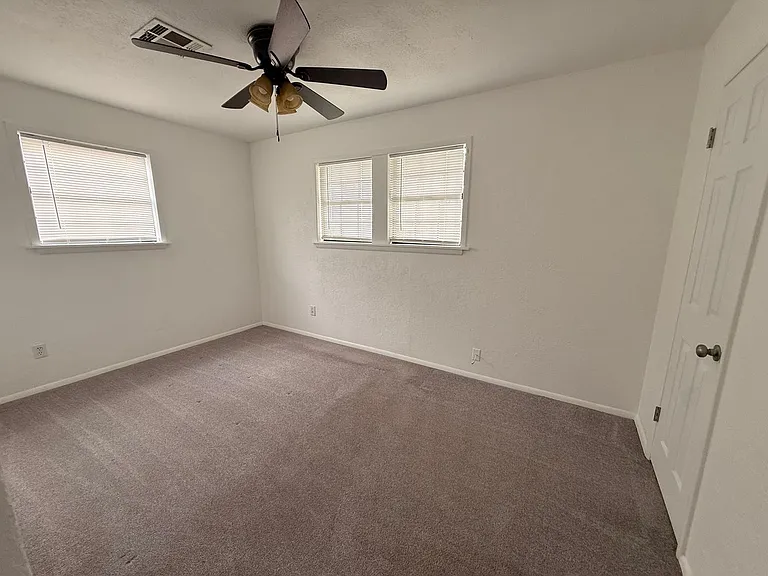 6111 NW Euclid Ave — Photo 9
