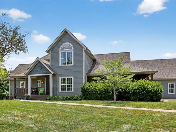 31225 W 102nd St, De Soto, KS 66018
