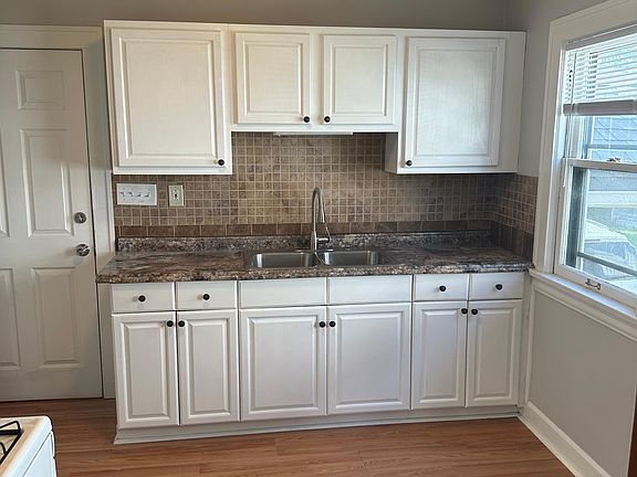 4th image of 2148 Lewis Dr