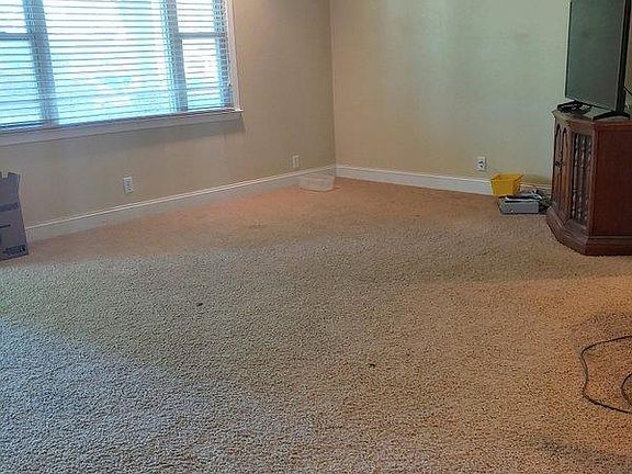 4th image of 496 Lamont Dr
