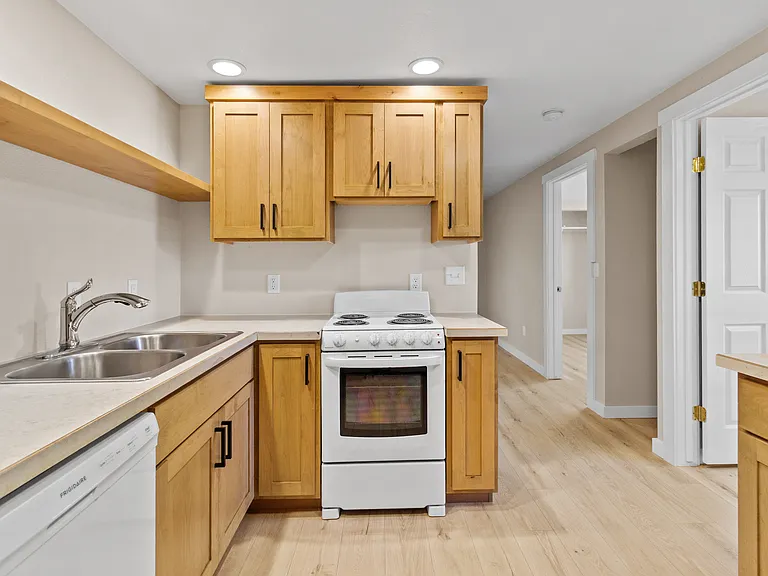 728 Walnut St — Photo 7