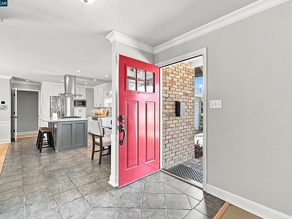 4th image of 4044 Poplar Ave