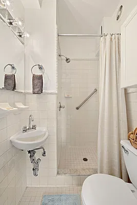 Bathroom, photo 1