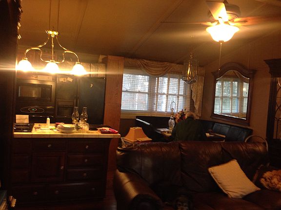 3rd image of 128 Robinhood Dr