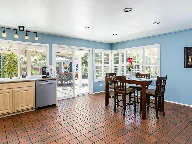 6555 Royal Gorge Ct — Photo 18