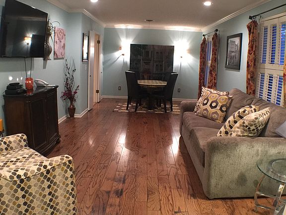 Front LA/2nd Dining Area