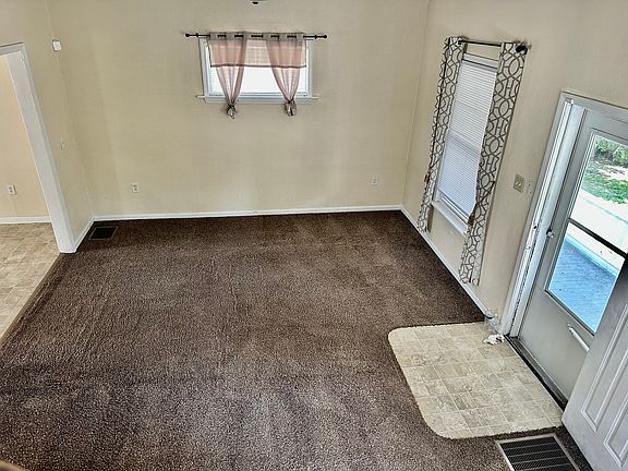 3rd image of 614 Richmond Ave