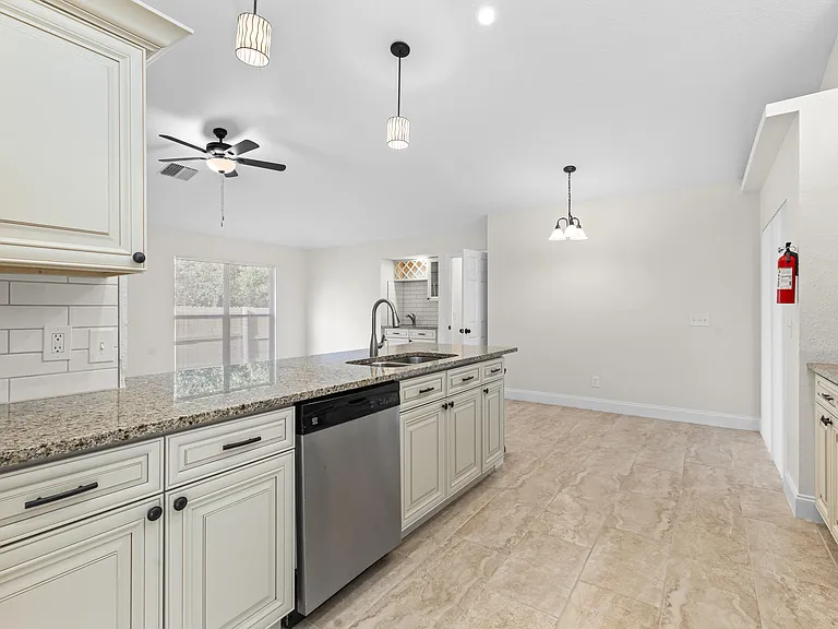 2141 SW Bayshore Blvd — Photo 11