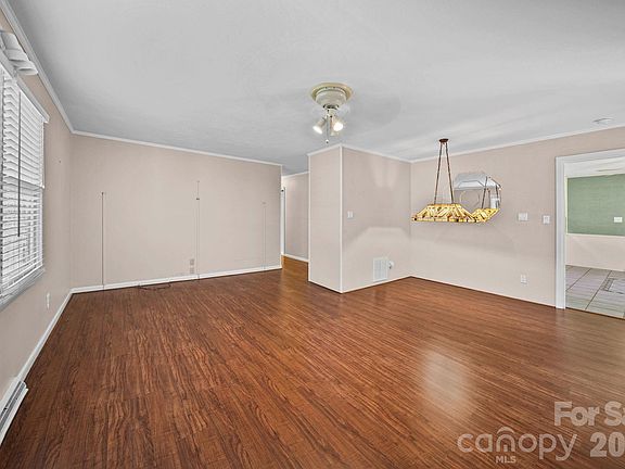 5th image of 2037 Helen Dr