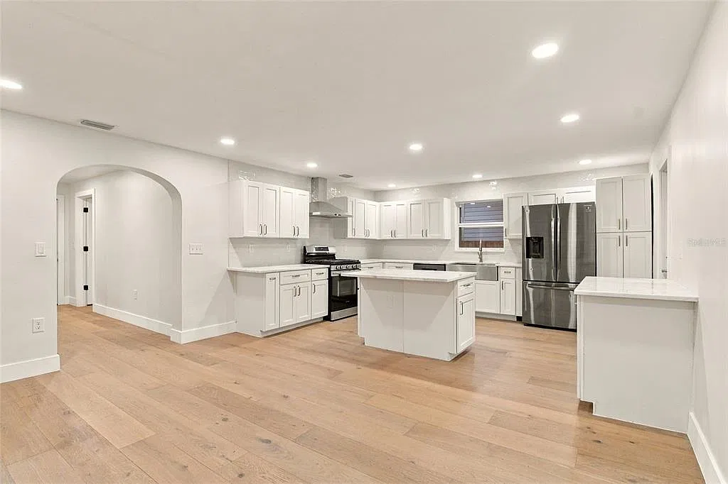 4 bed, 3.0 bath, 2180 sqft, $4,500 — Photo 3