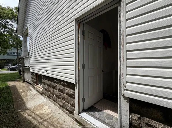 1024 Windsor Ave, Windsor, ON N9A 1K4