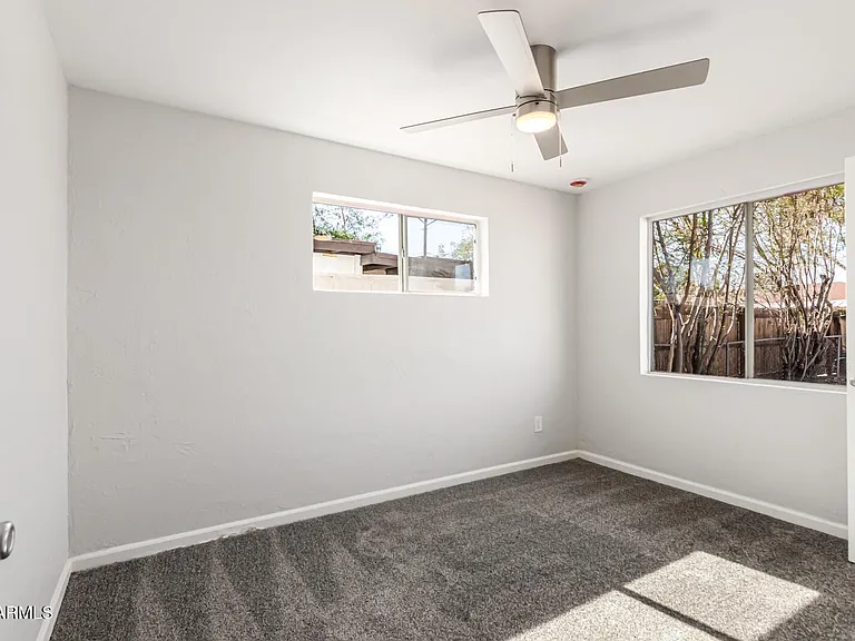 1238 E Vine Ave — Photo 17