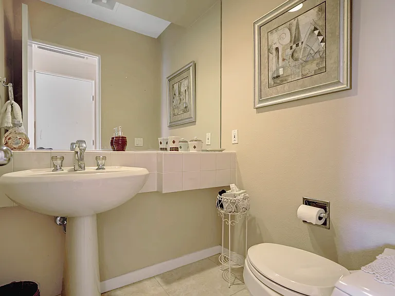 496 Desert Holly Dr — Photo 24