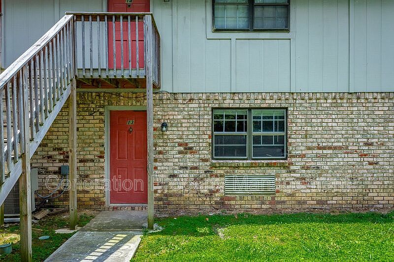 1st image of 2414 Lyndon Ave #13