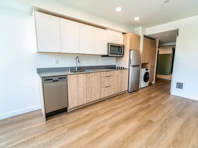 Stone Row Apartments — Photo 16