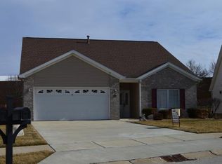 520 Park Place Dr, Forsyth, IL 62535