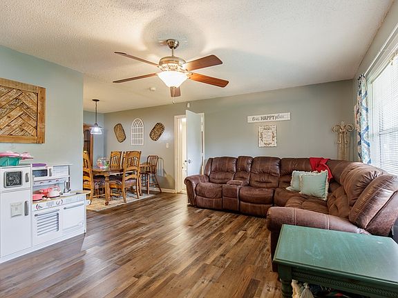 4th image of 400 Judy Ann Dr