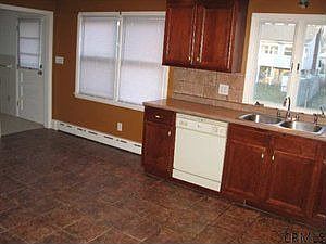 5th image of 48 Fairfield Ave