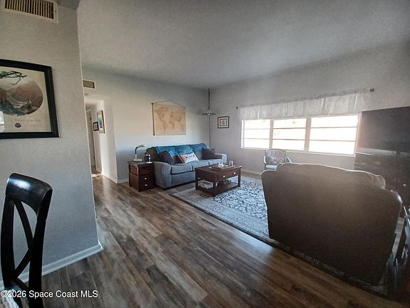 2nd image of 906 Santa Cruz Rd