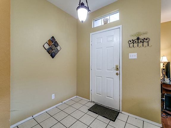 4th image of 1105 Riverside Dr