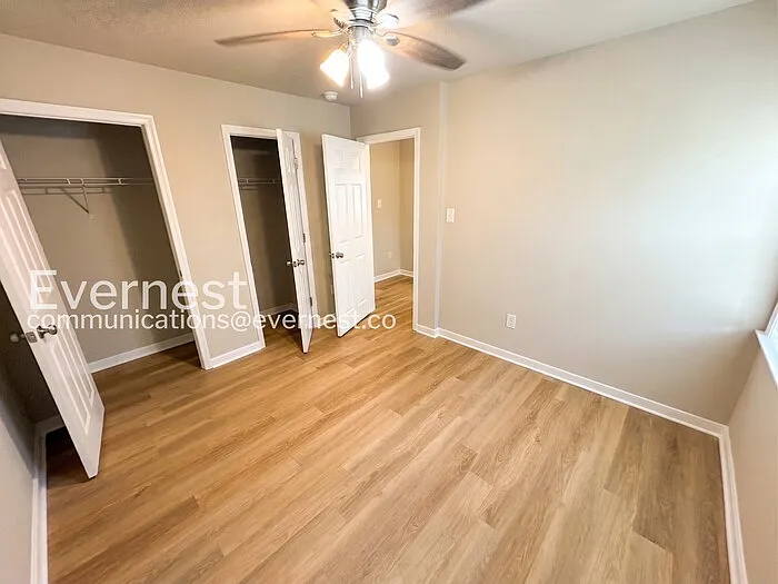 15815 Meridian Ave — Photo 11