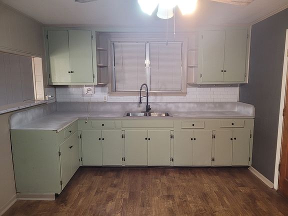 3rd image of 536 Devine St