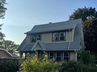 208 2nd Ave E, Donahue, IA 52746