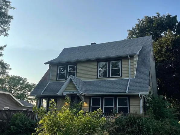 208 2nd Ave E, Donahue, IA 52746