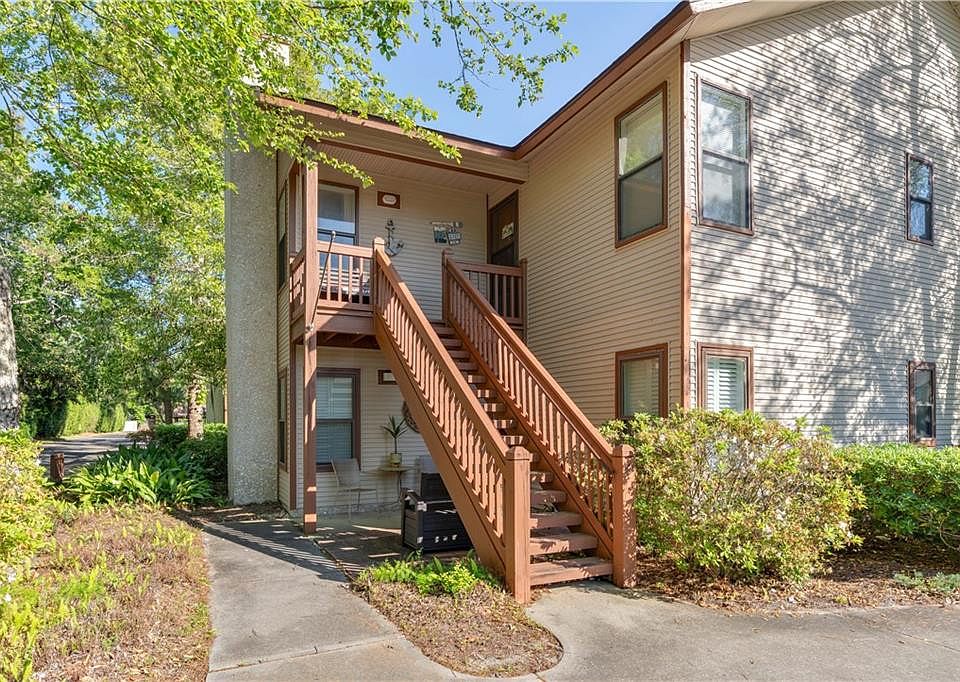 1st image of 402 Harbour Oaks Dr