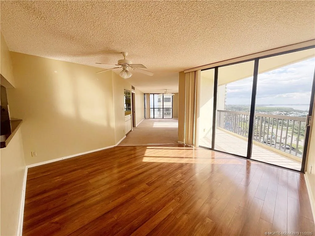 2 bed, 2.0 bath, 1437 sqft, $3,000 — Photo 2