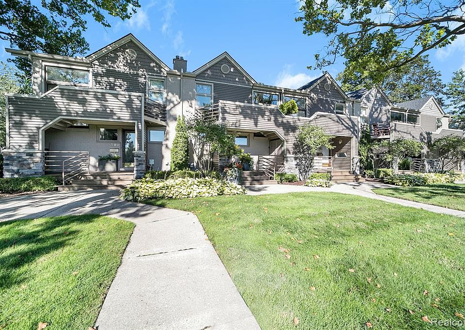 1st image of 528 Bloomfield Ct #3