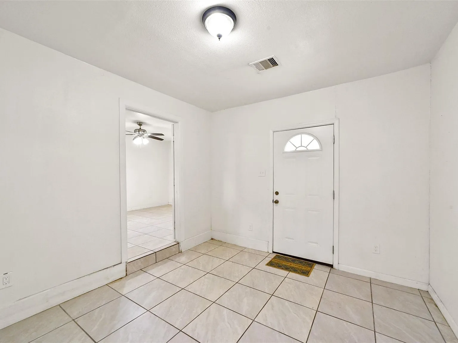 5 bed, 3.0 bath, 2331 sqft, $1,950 — Photo 4