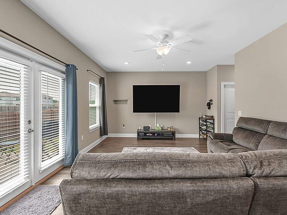 5th image of 2327 Hadleigh Hills Ct