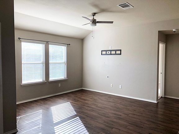 2nd image of 1505 Meadow Creek Dr