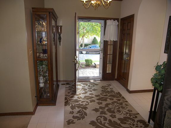 3rd image of 195 Wellington Dr