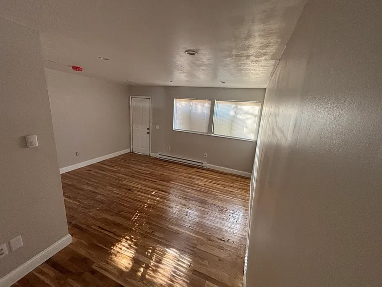 559 Sherman Pkwy #10 — Photo 2