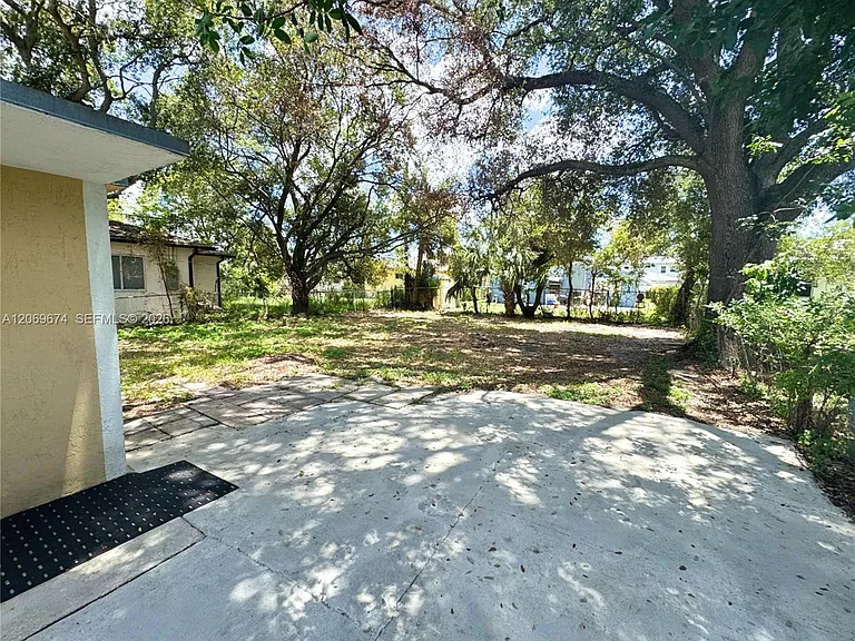 730 NW 15th Ter — Photo 9