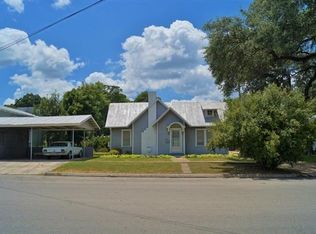 207 N Walnut Ave, Luling, TX 78648