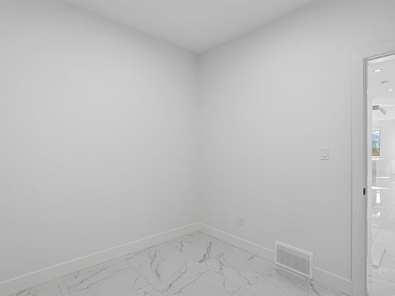 3rd image of 1523 208th St NW