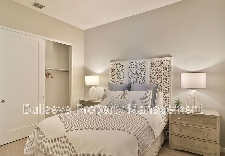 2152 N 141st Ave — Photo 22