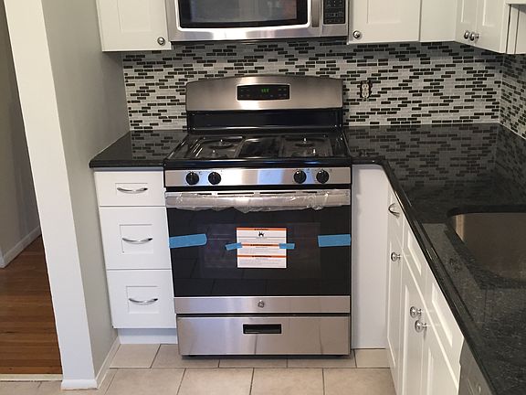 Kitchen. Full renovated and remodeled. Granite countertop. B
