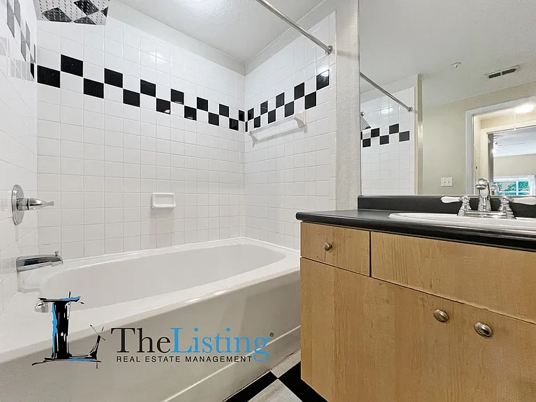 2411 W Horatio St #532 — Photo 16