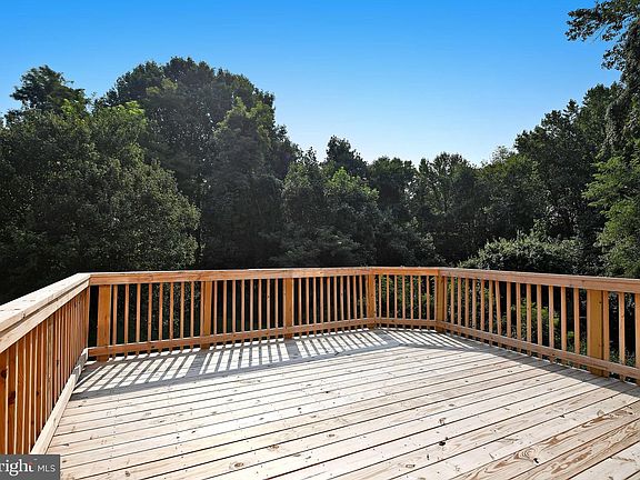 5th image of 451 Amelanchier Ct