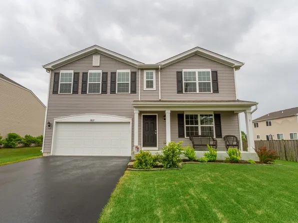 1611 Lakeland Ln, Pingree Grove, IL 60140