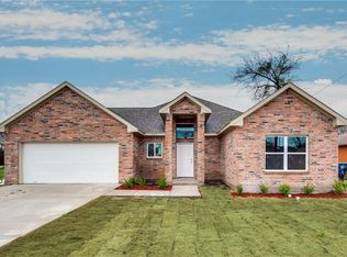 747 Willowood Ln, Lancaster, TX 75134