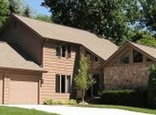 2841 Chickadee Ln, Green Bay, WI 54313