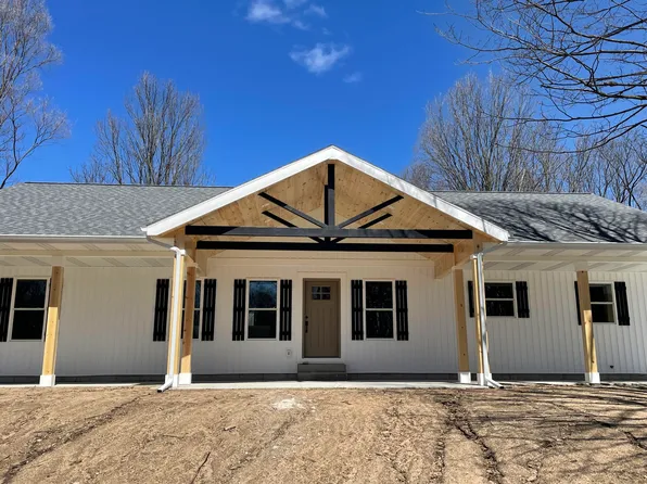 2412 W Garfield, New Era, MI 49446