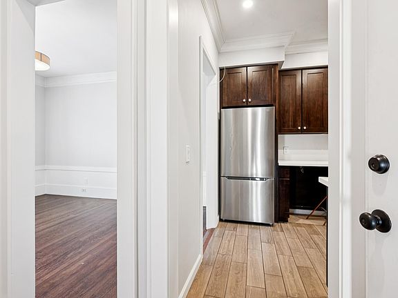 3rd image of 1605 Washington St #1